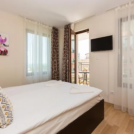 Διαμέρισμα Flora 1