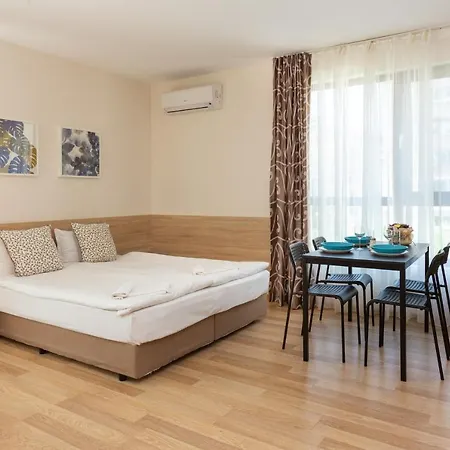 Flora 1 アパート *