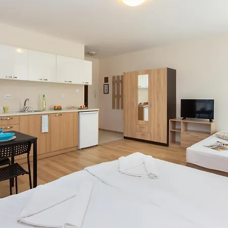 Flora 1 Μπουργκάς