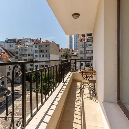 Διαμέρισμα Flora 1