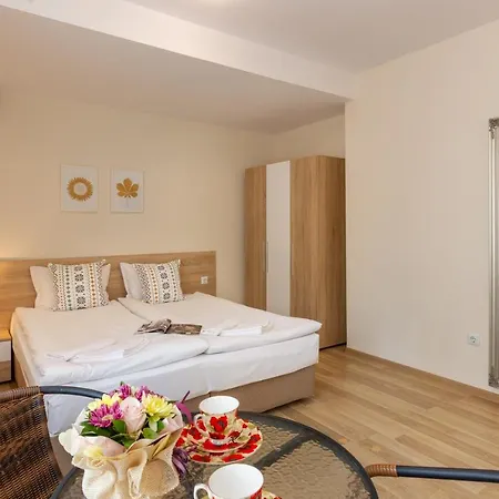 Διαμέρισμα Flora 1 *