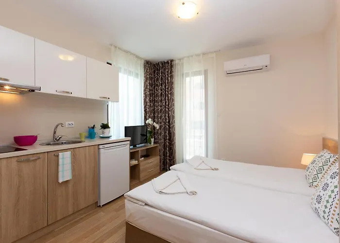 Апартамент Flora 1 *