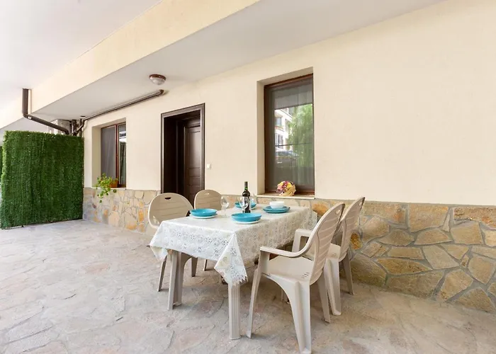 Flora 1 Апартамент