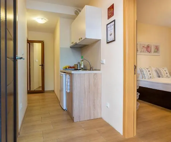 Flora 1 Апартамент