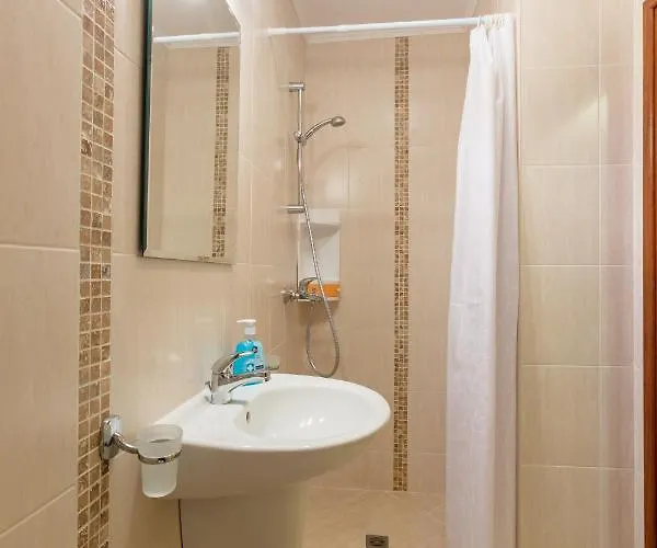 Апартамент Flora 1 *